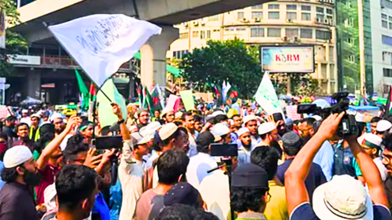 আওয়ামী লীগ নিষিদ্ধের দাবিতে ‘শাহবাগ ব্লকেড’ কর্মসূচি চলছে